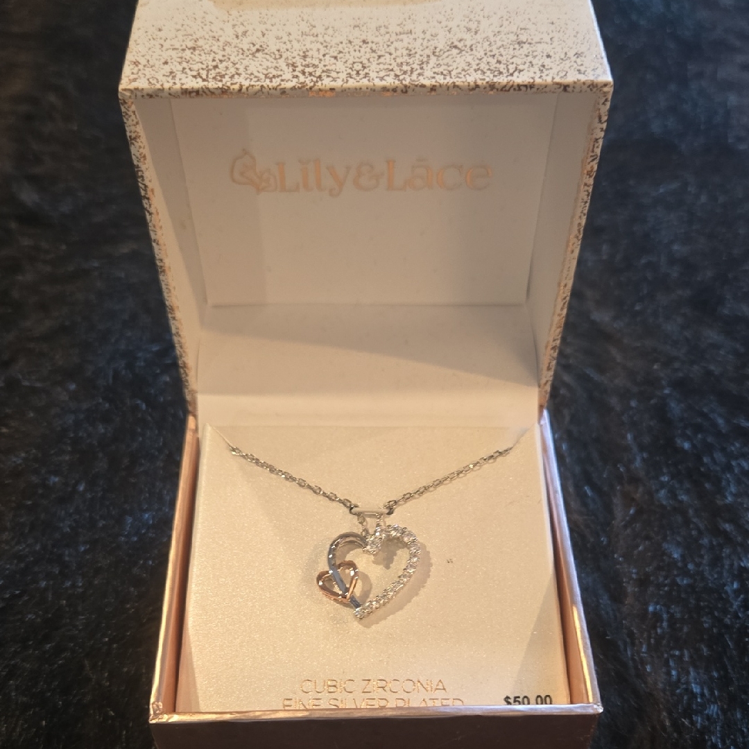 Kohls Silver Heart Pendant Necklace Nwt 25$
